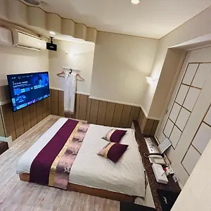 Hotel Crystal 大人専用, Tokyo